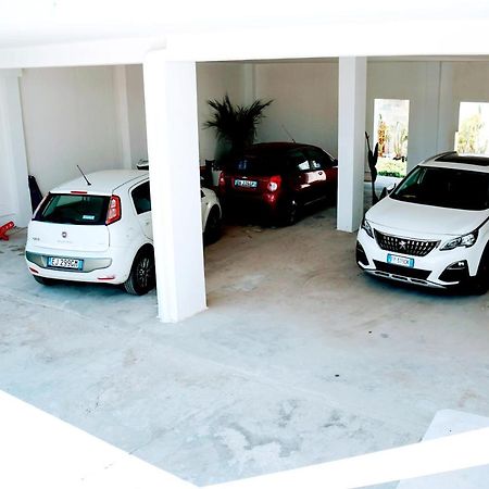 Fronte Mare In Centro Covered Parking Torre Lapillo Exterior photo