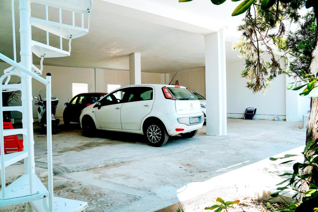 Fronte Mare In Centro Covered Parking Torre Lapillo Exterior photo