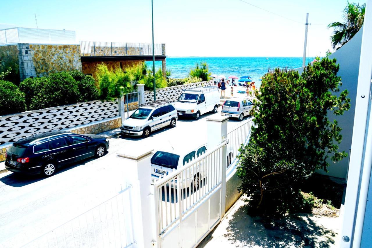 Fronte Mare In Centro Covered Parking Torre Lapillo Exterior photo