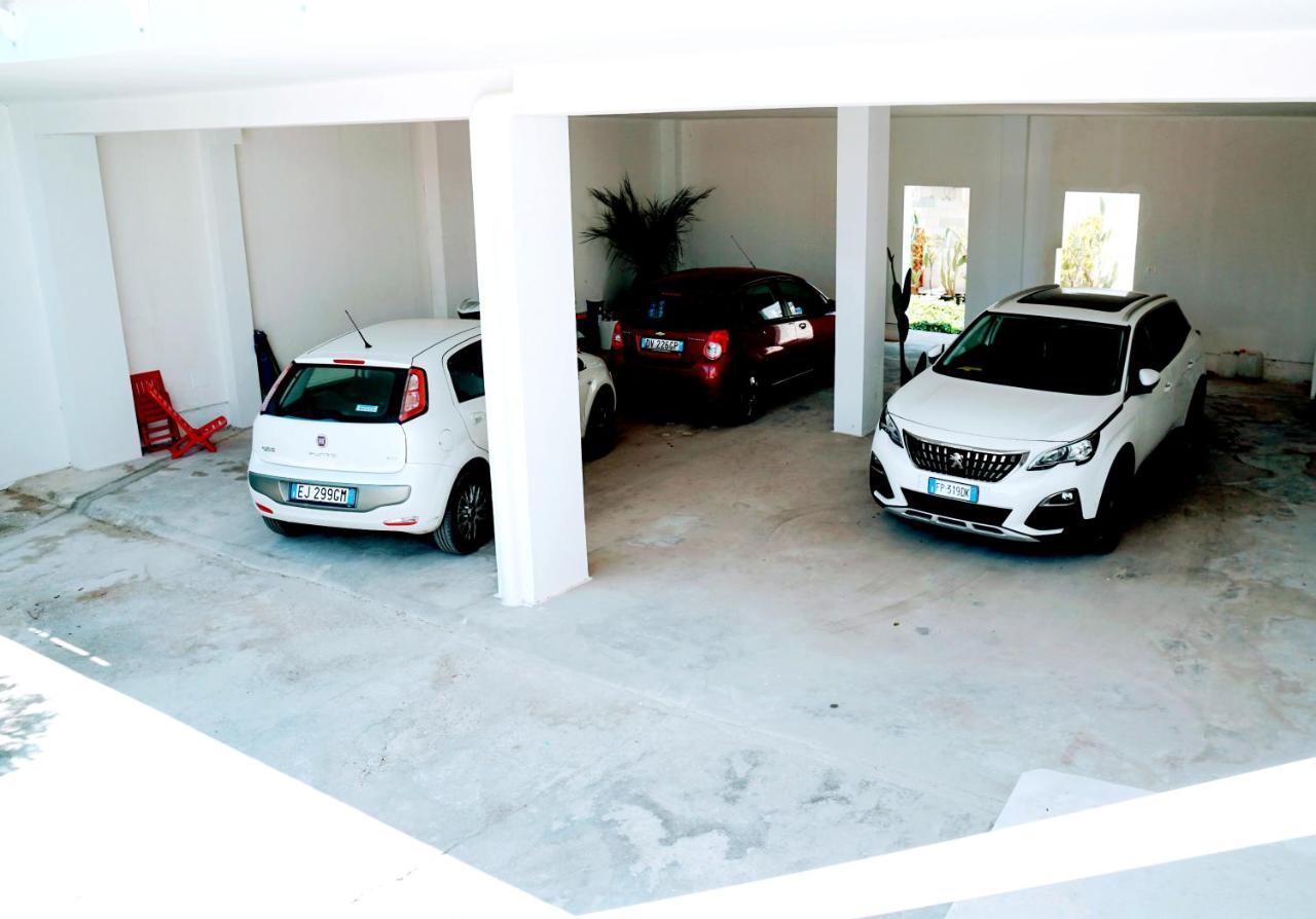 Fronte Mare In Centro Covered Parking Torre Lapillo Exterior photo