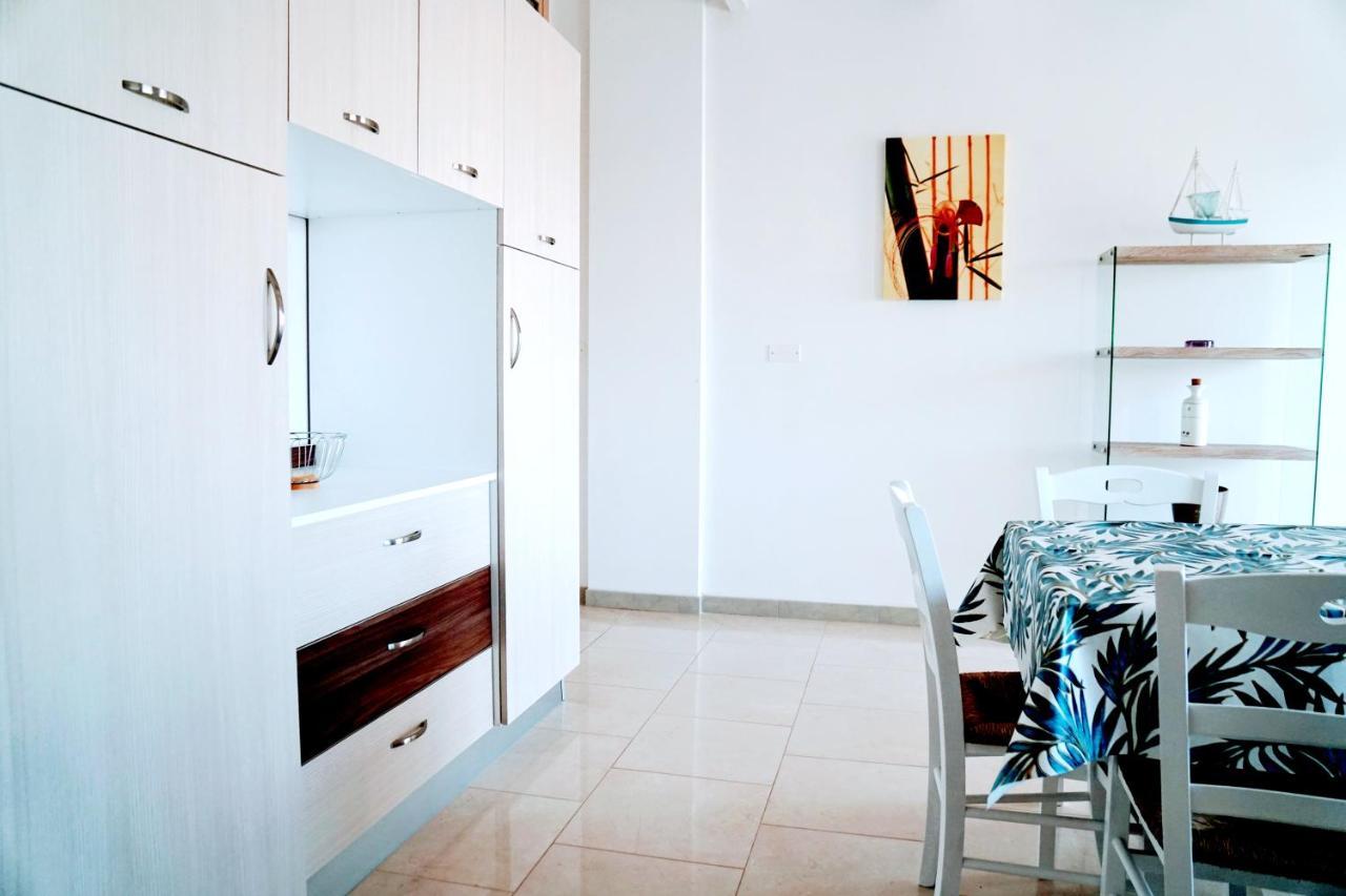 Fronte Mare In Centro Covered Parking Torre Lapillo Exterior photo