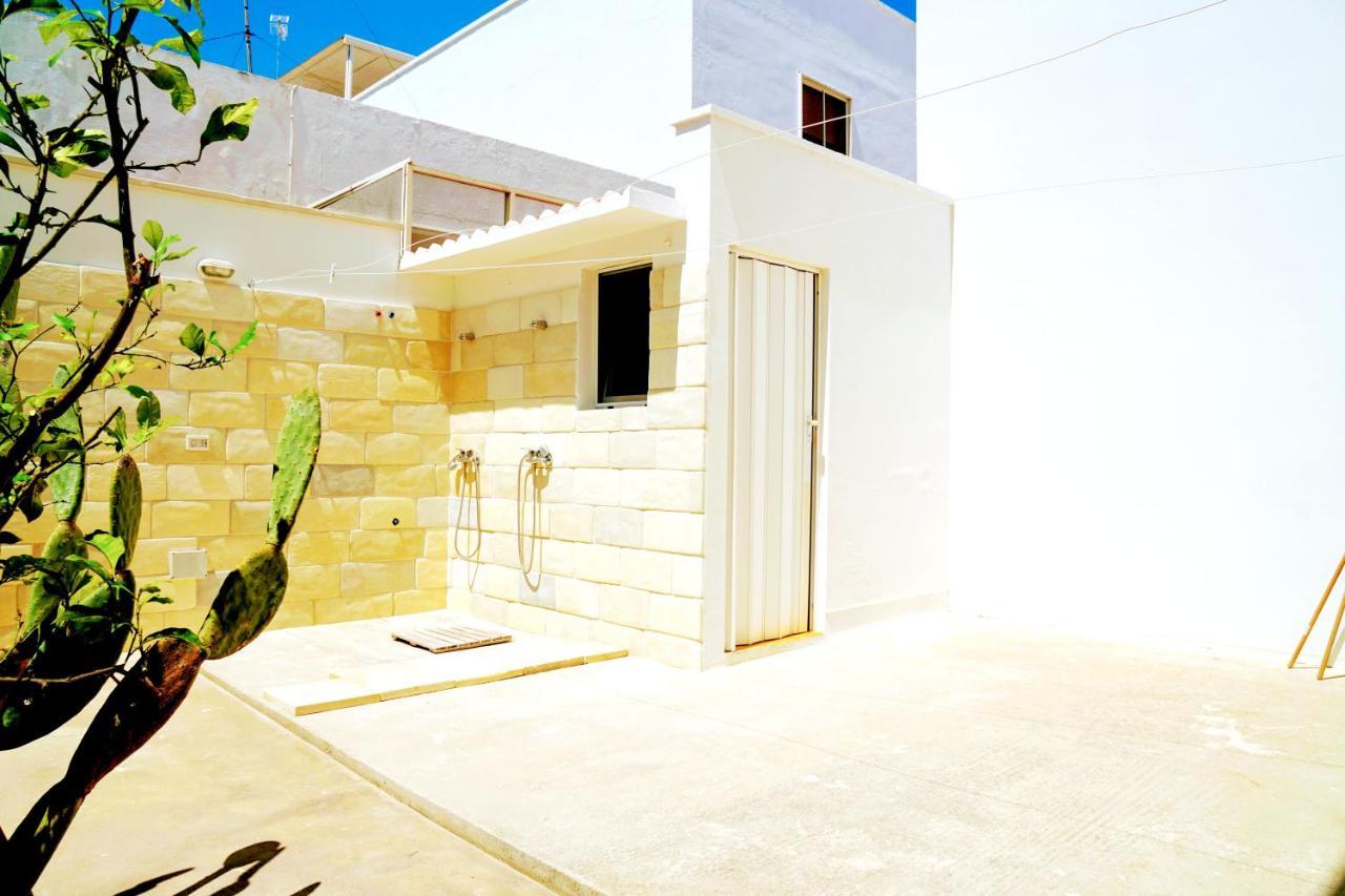 Fronte Mare In Centro Covered Parking Torre Lapillo Exterior photo