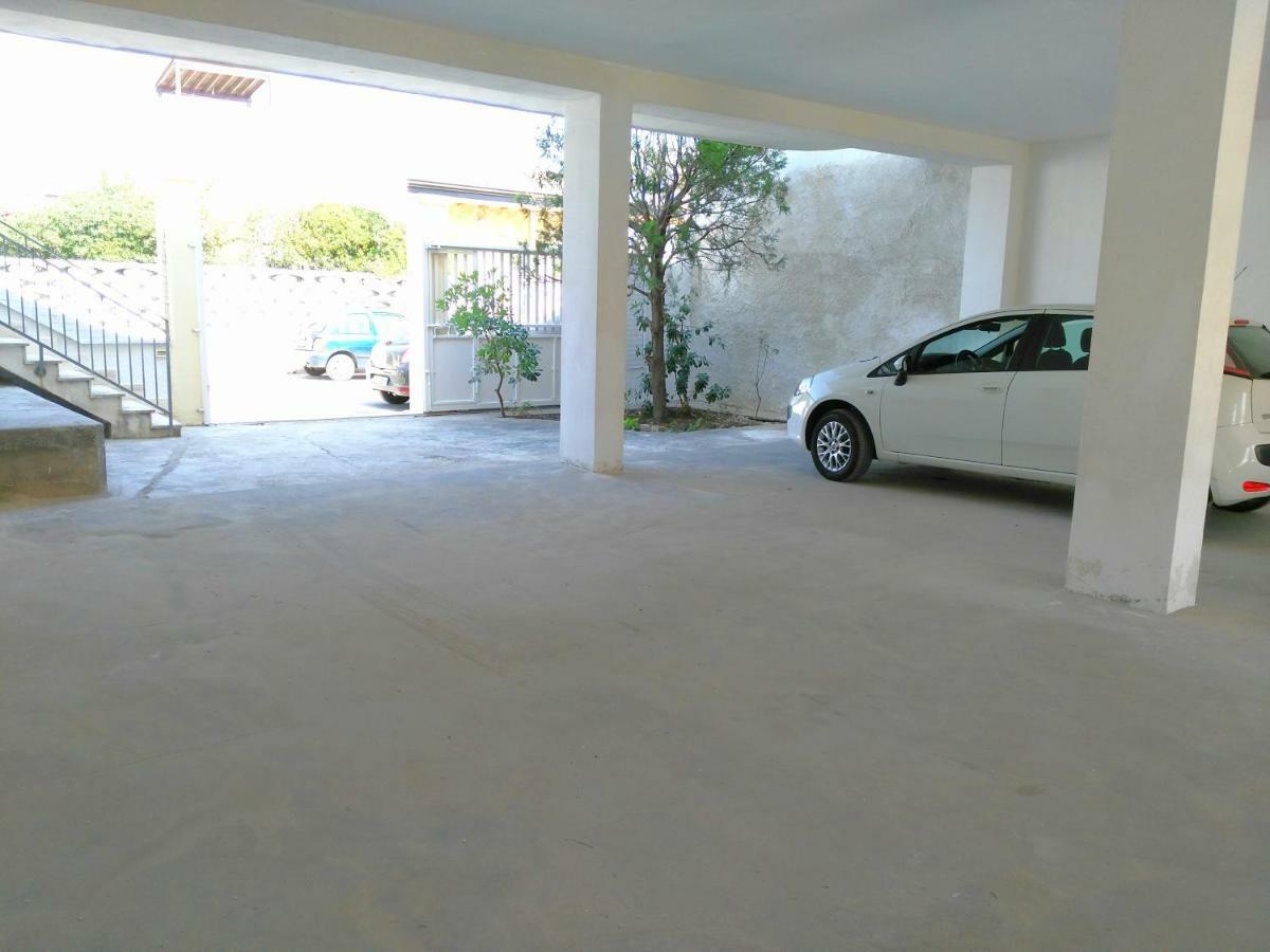 Fronte Mare In Centro Covered Parking Torre Lapillo Exterior photo