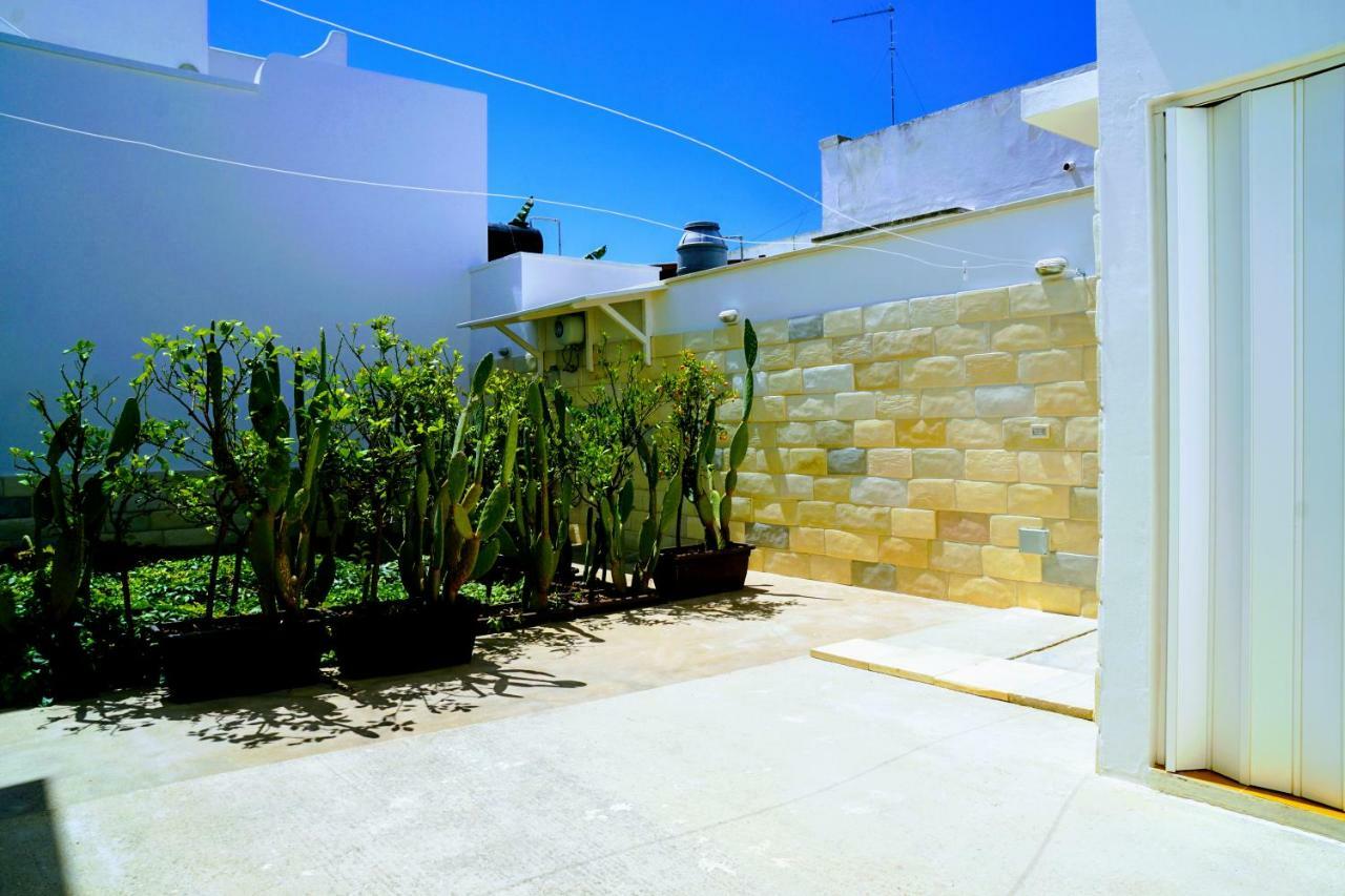 Fronte Mare In Centro Covered Parking Torre Lapillo Exterior photo